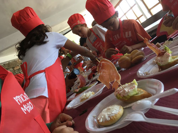 El taller infantil de las franquicias Lizarran y Ecomar celebrado en aguas interiores desde el Real Club Naútico de Madrid