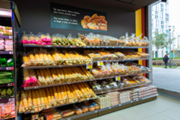 La red de franquicias Eroski inaugura un supermercado franquiciado en Escatrón