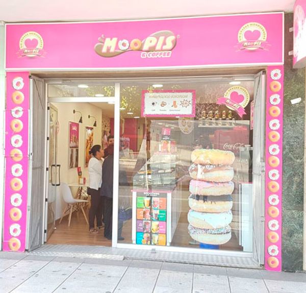 Moopis & Coffee inauguró una nueva franquicia en Granada