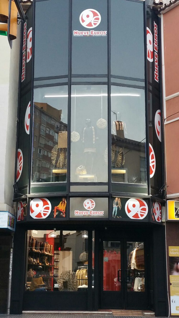 La franquicia Nueve euros© sigue creciendo en Málaga Capital con una nueva apertura