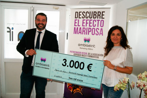 La red de franquicias Ambiseint entrega un donativo de 3.000 € a la Asociación Asperger Ibiza y Formentera