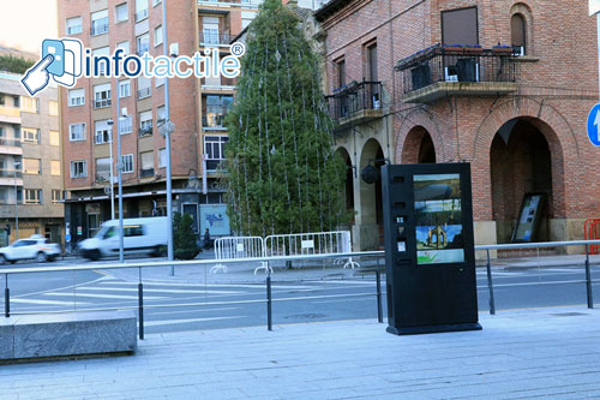 La franquicia Infotactile instala su primer dispositivo de exterior en Calahorra