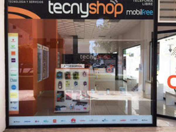 Tecnyshop celebra su primera firma de franquicia de 2017 en la localidad de Torreperogiil, Jaen