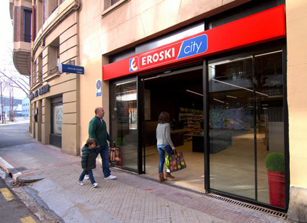 Gureak y la franquicia Eroski abren su tercer supermercado gestionado íntegramente por personas con discapacidad