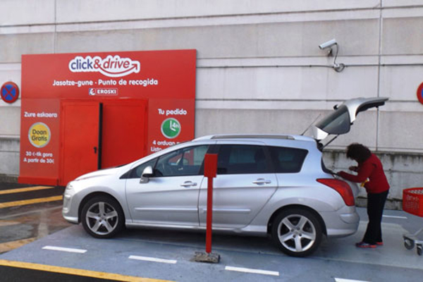 La red de franquicias Eroski extiende a Álava el servicio Click & Drive de recogida de los pedidos online con el coche