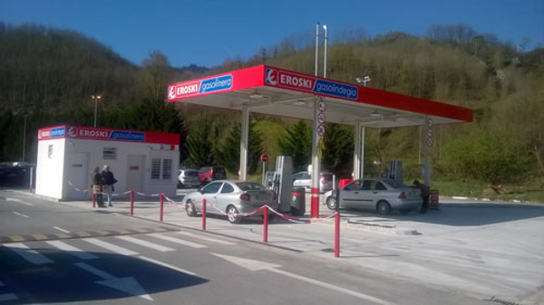 El grupo de franquicias Eroski inaugura una gasolinera en la localidad guipuzcoana de Bergara 