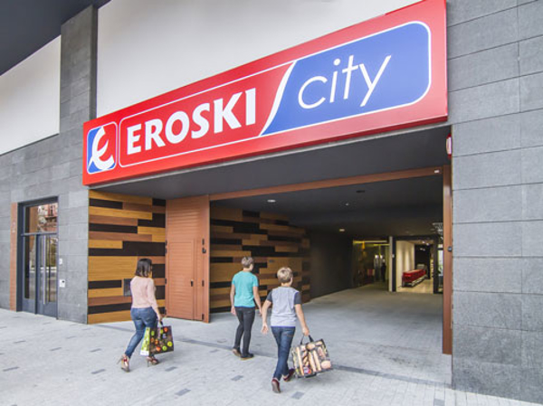 Eroski retoma la inversión en aperturas propias con la inauguración de una franquicia en San Sebastián