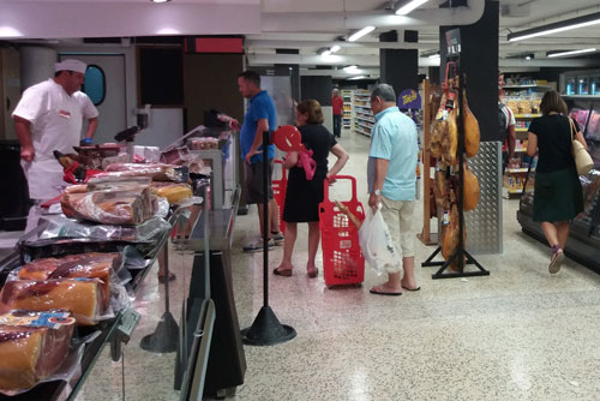 La red de franquicias Eroski extiende a la localidad mallorquina de El Arenal su modelo comercial Contigo