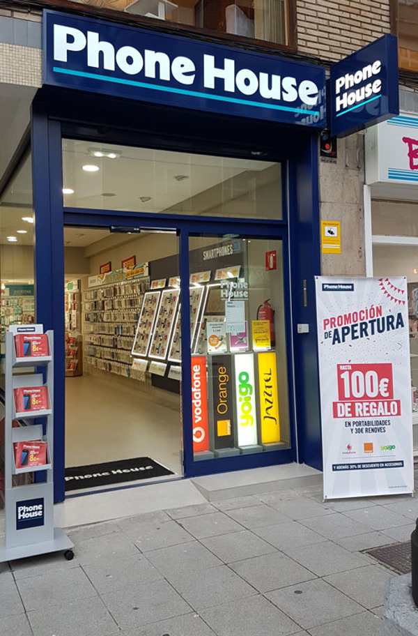 Según estudios de la franquicia Phone House los asturianos no salen de casa sin su móvil