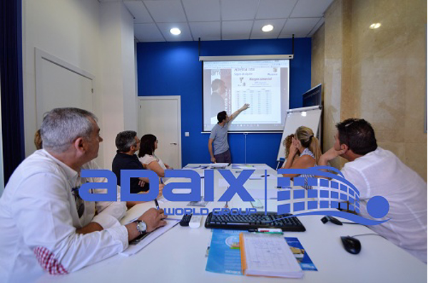Adaix ofrece a sus franquicias formación en sus oficinas centrales