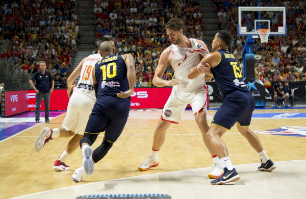 La franquicia Vips provueme el deporte junto con la FEB en Málaga