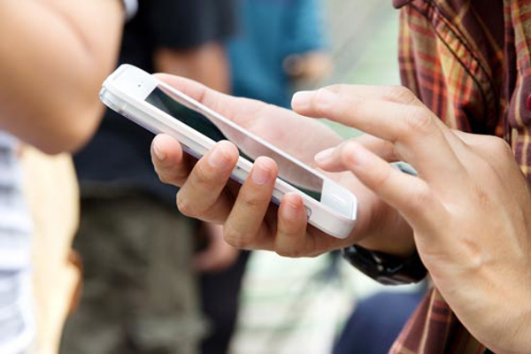 Catorce años, edad recomendada para tener un móvil según los encuestados por la franquicia Hola Mobi