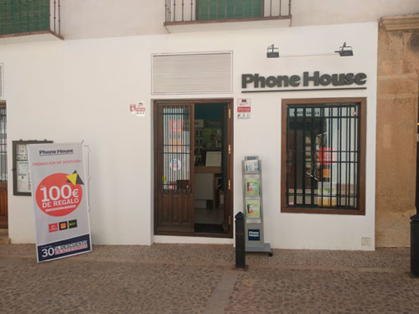 Phone House inaugura su primera franquicia en Villanueva de los Infantes