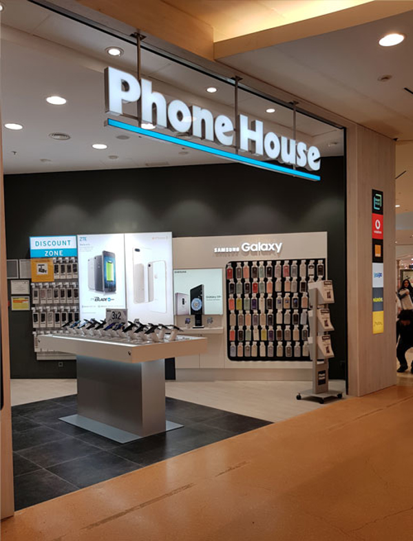 Garantía y precio, claves para adquirir un móvil de segunda mano en la franquicia Phone House