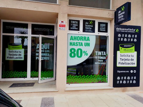 La red de franquicias Debuenatinta llega a Ribadeo
