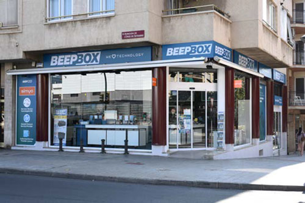 TICNOVA abre en Reus una franquicia BEEPBOX para consolidar el nuevo proyecto