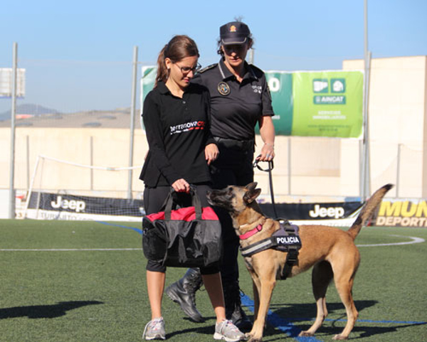 La franquicia TerranovaCNC se implica en el I Campus de Unidades Caninas de Policías Locales en Cornellà del Llobregat trayendo a policías de Nueva York