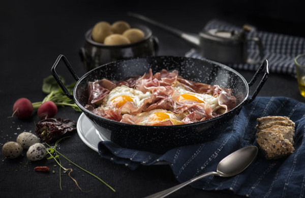 La red de franquicias Cañas y Tapas celebra el día del huevo, plato estrella de su carta