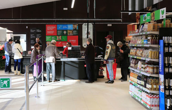 Gureak y la franquicia Eroski abren un nuevo supermercado gestionado íntegramente por personas con discapacidad