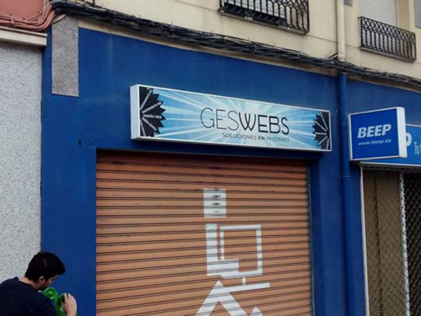 Durante el mes de enero, la franquicia GesWebs al contratar su web comercio online entrega sin cargo su pack web Super SEO Anual