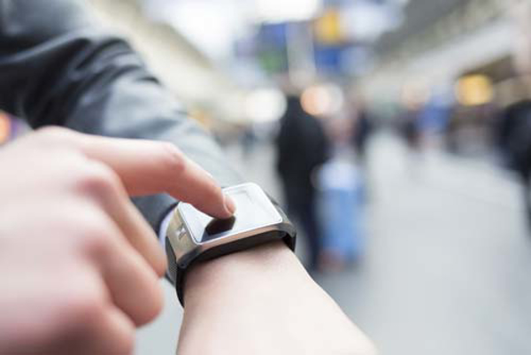 La franquicia Hola Mobi es testigo del liderazgo de los relojes inteligentes y pulseras de actividad como regalos tecnológicos en Reyes