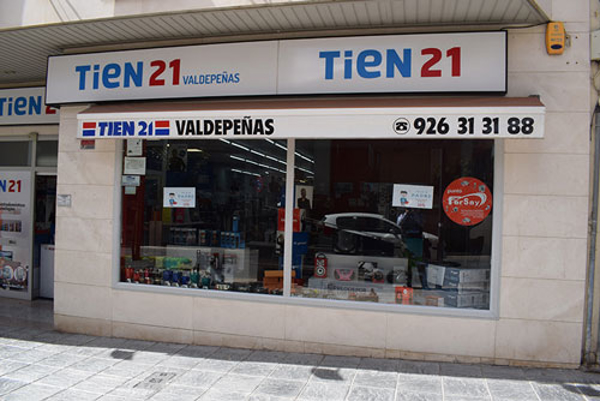 La red de franquicias Fersay inaugura un establecimiento corner en Valdepeñas, dentro de una tienda Tien21