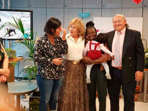 La franquicia Luxenter homenajea a un grupo de Madres de la Fundación Madrina 