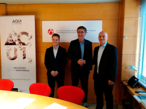 El Col·legi d’Aparelladors de Barcelona firma un convenio con la franquicia Aquí tu Reforma para impulsar la rehabilitación de viviendas