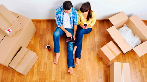 Los jóvenes españoles compran su primera vivienda a los 33 años según relata la franquicia donpiso
