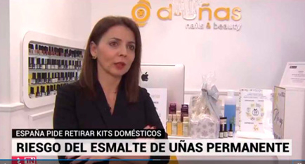 Franquicia D-uñas relata: El Ministerio de Sanidad solicita a Europa que prohíba la venta de esmaltes de uñas permanentes salvo a los profesionales