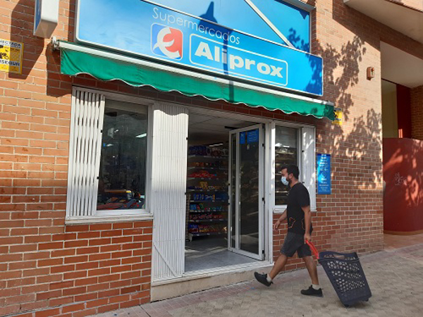 Eroski inaugura una nueva franquicias de supermercado en Pamplona.