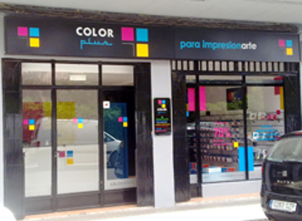 Se inaugura en Jaca una franquicia Color Plus