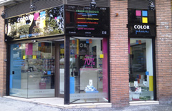 Color Plus inaugura su franquicia Barcelona Nova