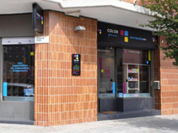 Color Plus inaugura una nueva franquicia en igualada